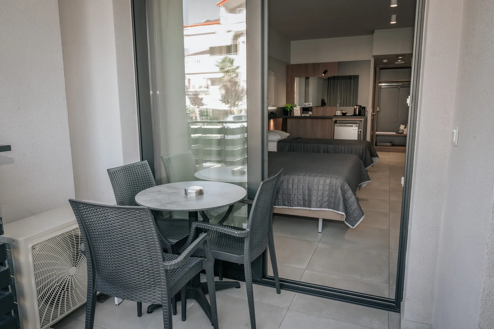 Tiara Holidays - Elizabeth Queen Luxury Rooms - Standard Triple - balcony